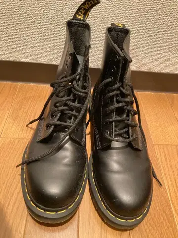 중고 8홀 Dr. Martens 25cm 블랙
