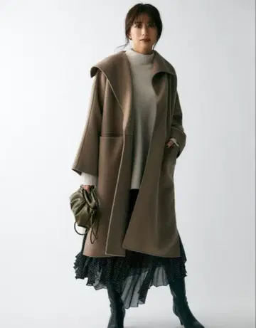 카라 디자인 하프 기장 코트