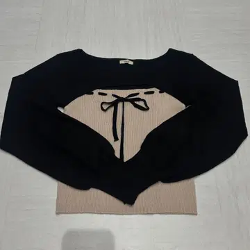 NOMAE 바이컬러 리본 숏 레이어드 니트