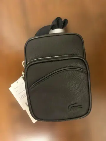 LACOSTE 블랙 가죽 숄더백