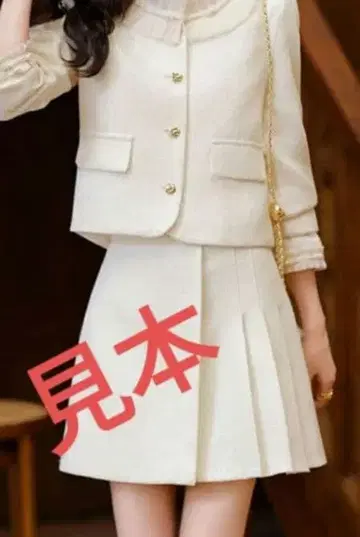 [미사용에 가까움] 화이트 셋업 플레어 스커트 L 사이즈