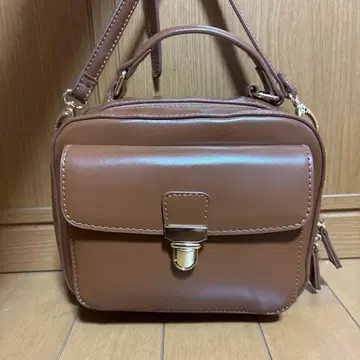 올리브 데 올리브 브라운 숄더백 프론트 포켓 부착