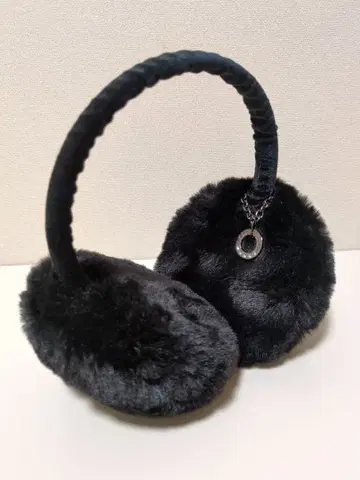 [ 새상품급 ] ANTEPRIMA 블랙 퍼 귀도리 참 포함