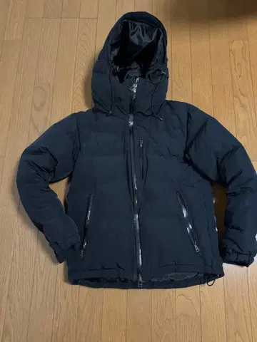 오디언스 후드 부착 다운 자켓