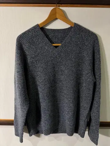 무인양품 울 미들 게이지 하찌 V넥 스웨터 L 사이즈