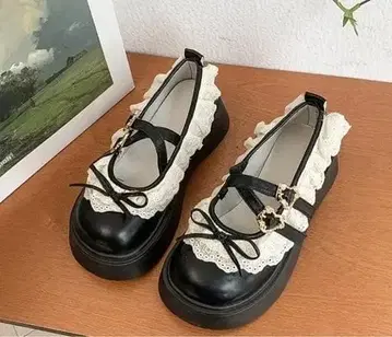 레이스 장식 블랙 플랫슈즈