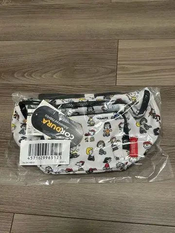 새상품 스누피 올 패턴 바디백 힙백