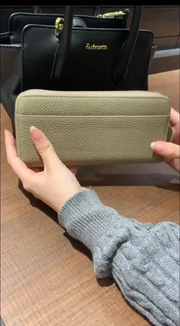 가죽 장지갑 카드 포켓 다수 수납 고급 그레이지 더스티 컬러 럭셔리