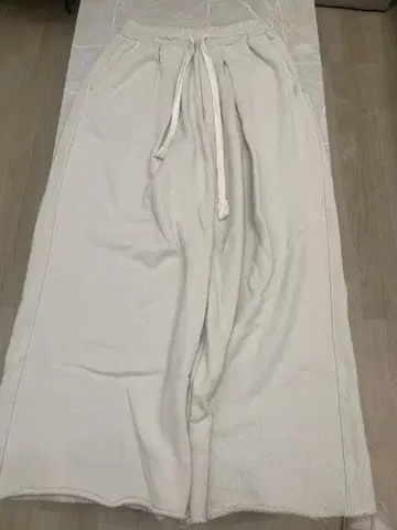 MAISON SPECIAL 조거 팬츠 크림