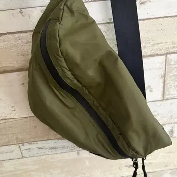 Kiu 바디백 올리브