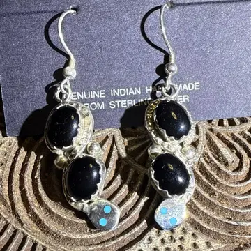 주니족 에피 칼라바사 귀걸이 오닉스 터콰이즈