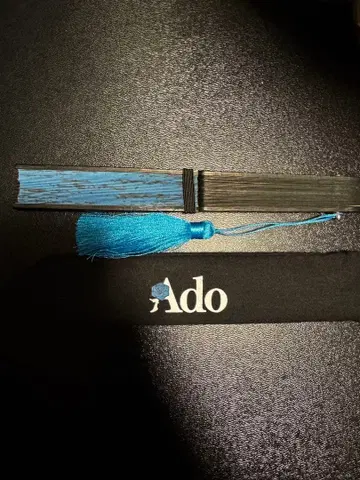 Ado 모나리자의 옆얼굴 부채