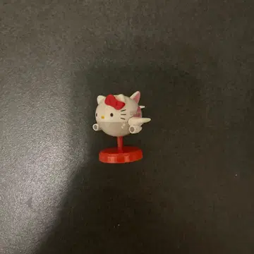 헬로키티 스탠드 포함 피규어