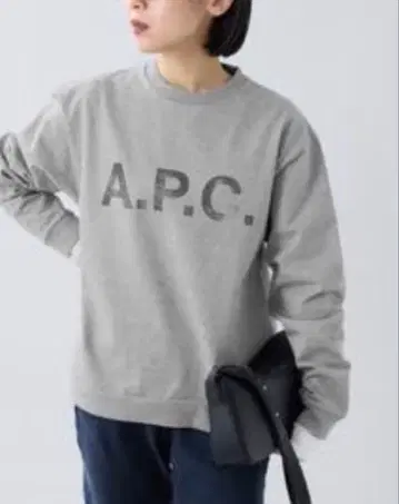 A.P.C. 그레이 로고 맨투맨 별주