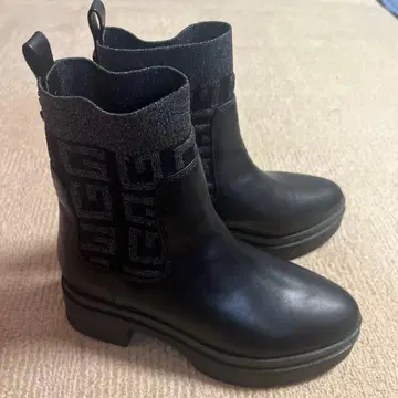 GUESS 가죽 니트 삭스 스타일 부츠 블랙