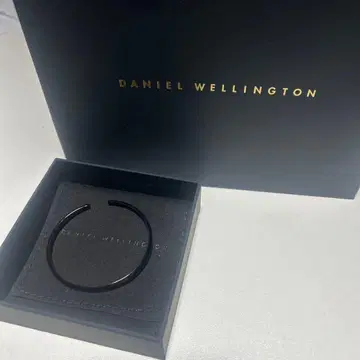 DANIEL WELLINGTON 블랙 뱅글 박스 포함