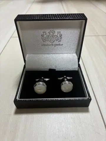 elizabeth parker 펄 커프스