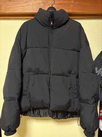 FEKETE 블랙 다운 자켓