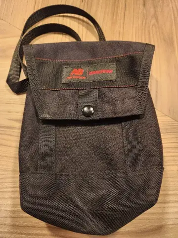 뉴발란스 &브리핑 숄더백 블랙