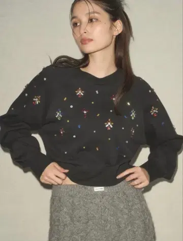 LILY BROWN 비쥬 포함 블랙 맨투맨 F 사이즈