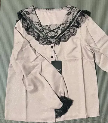 [ 미사용 새상품 ] MARS 블라우스 크로스 자수 리본