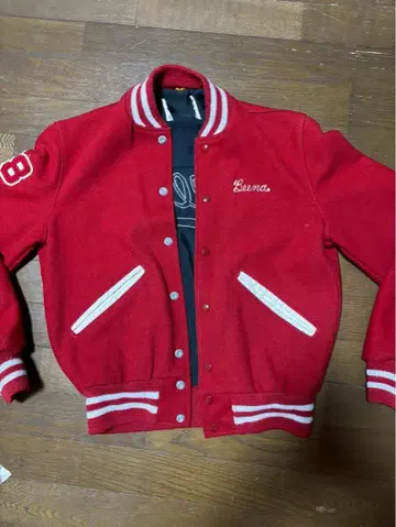 빨간색 바시티 자켓 아메카지