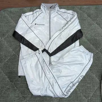 Champion 나일론 자켓 충전솜 상하의 세트 화이트/블랙