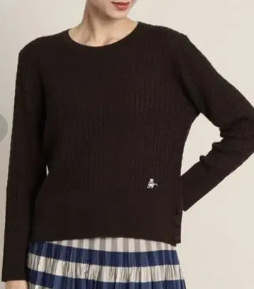 세탁 가능한 케이블 싸개 버튼 니트 풀오버 Dessin