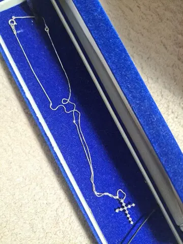 화이트 골드 다이아몬드 크로스 목걸이