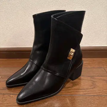 SevenFairly 세븐 페어리 금장 장식 숏부츠