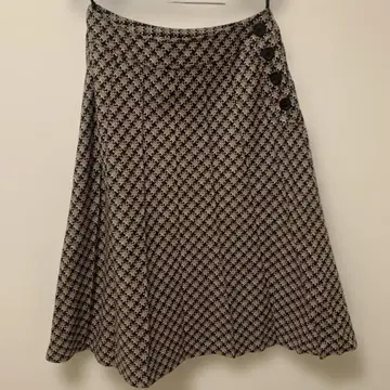 23구 체크 무늬 플레어 스커트 사이즈 44
