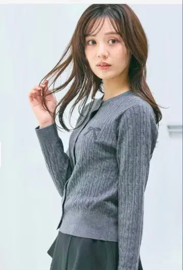 케이블 짜임 x 리본 자수 니트 가디건