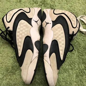 Jordan 베이지/블랙 하이컷 스니커즈