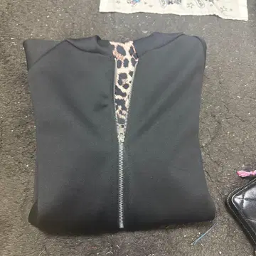 레오파드 무늬 안감 풀 집업 후드티