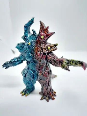 울트라맨 소프트 비닐 헬 루나 페인트