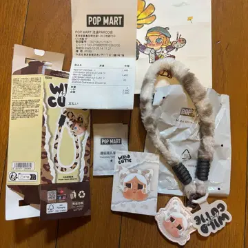 CRYBABY Wild but Cutie 폰 참 Vanilla