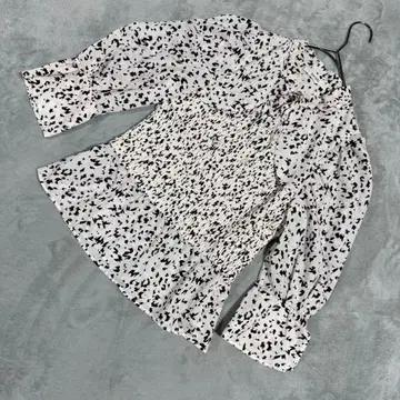 [ 고품질 ] SNIDEL 올 패턴 셔링 블라우스 사이즈 F