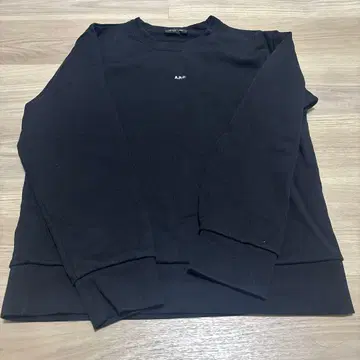 12/27까지 한정판 A.P.C 블랙 맨투맨