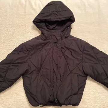 블랙 퀼팅 후드 부착 다운 자켓