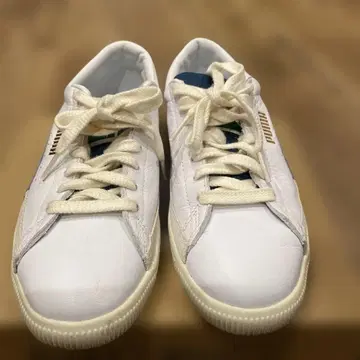 PUMA 화이트 스니커즈