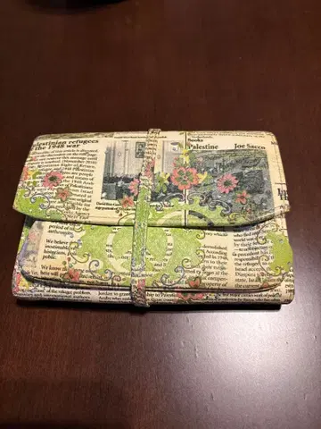 신문 기사풍 이단 접이식 지갑 그린