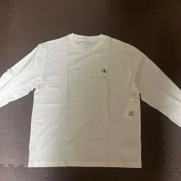 캘빈클라인 화이트 긴팔 티셔츠