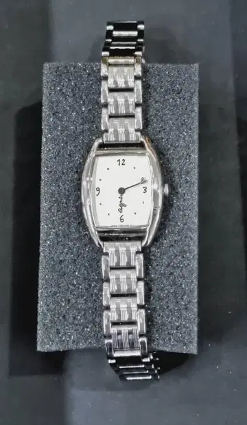 agnes b. 아그네스베 여성용 손목시계