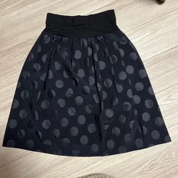 도트 무늬 플레어 스커트 블랙