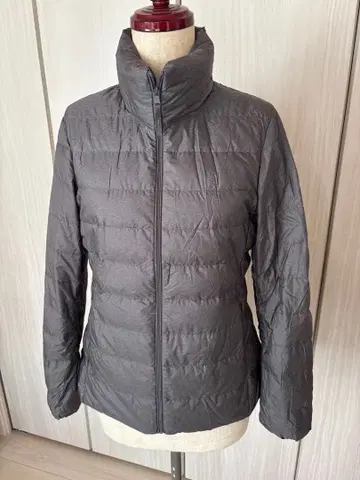 새상품급 유니클로 울트라 라이트 다운 자켓 그레이 사이즈 S