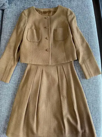 ANAYI 라이트 브라운 자켓과 원피스 셋업