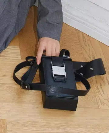 펑크 가죽 HELIOT EMIL 숄더백 Black