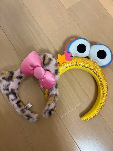 레오파드 무늬 머리띠와 반짝이는 머리띠