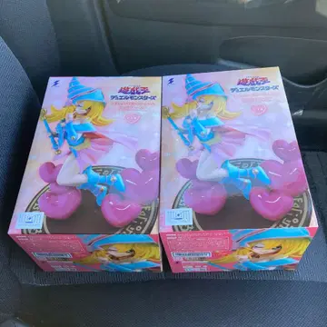 유희왕 듀얼몬스터즈 블랙 매지션 걸 피규어 2점