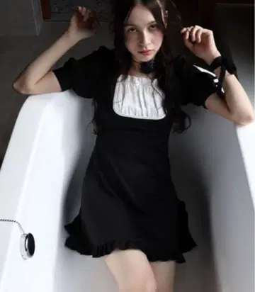 TITTY&CO. 셔링 퍼프 미니 원피스 블랙